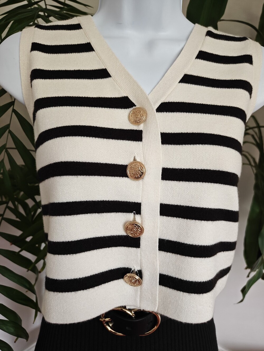 NWOT Sleeveless Sweater Vest